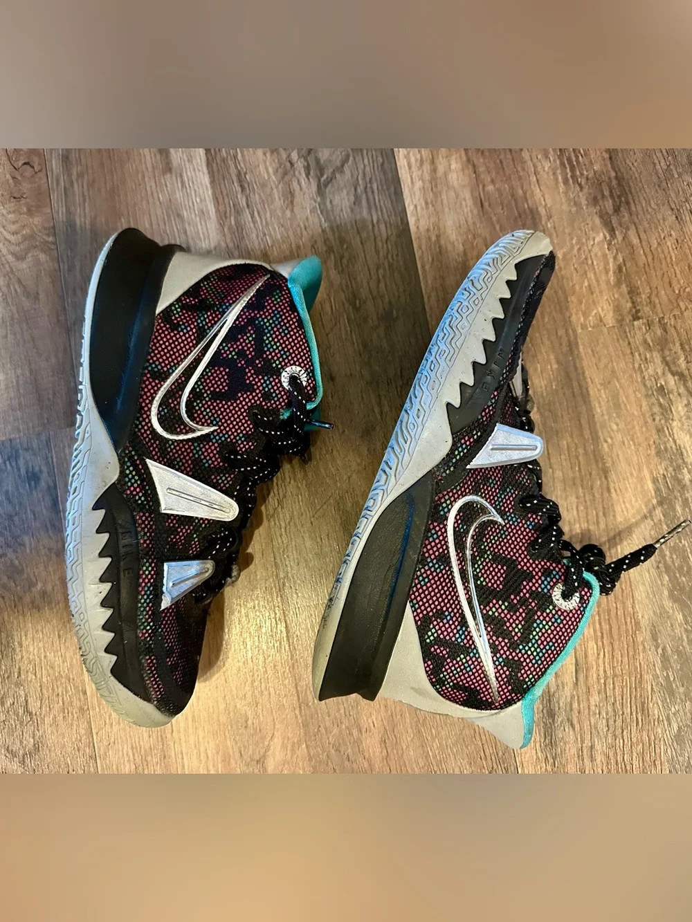 Nike Kyrie 7 sneakers GS size 5Y